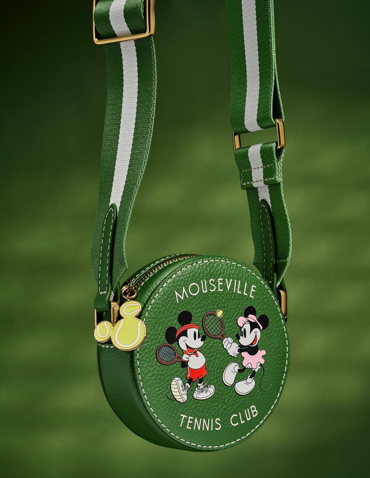 Foto: Disney x Fossil - Mickey Mouse - Disneys Star mit eigener Tenniskollektion.