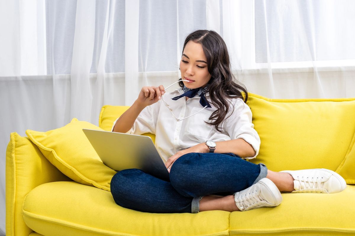 Foto: Warum ein Schlafsofa für das Büro eine sinnvolle Investition ist.