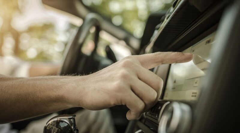 Das Auto in ein Multimedia-Zentrum verwandeln