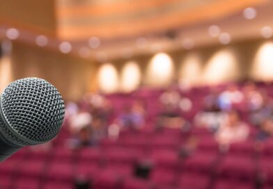 Fußball-Talk mit Promis: "Helmers Heldentour“ live in Freudenstadt